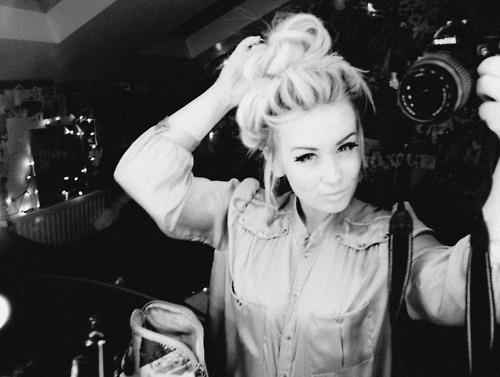 black-and-white-blonde-girl-hair-pretty-Favim.com-302295