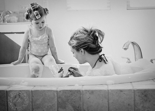 -black-and-white-cute-kid-mother-and-daughter-Favim.com-214848